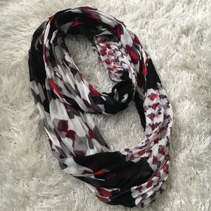 🍓 Geometric Graphic Fashion Circle Infinity Scarf